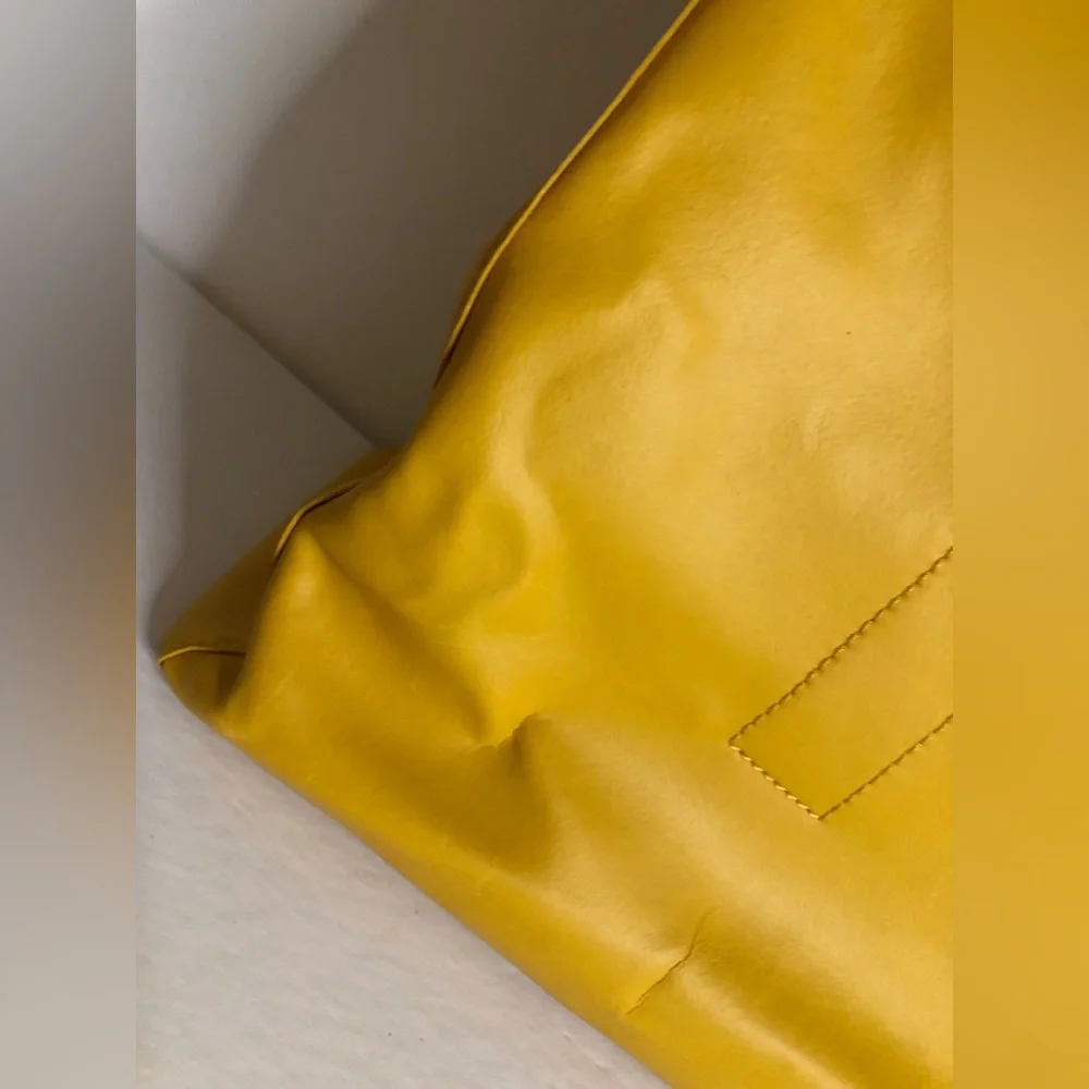 Hunter Yellow Rubber Tote - Picture 4 of 16